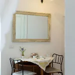 Canal View Historical * מילאנו