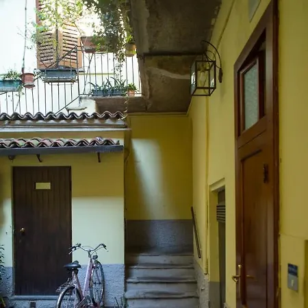 Canal View Historical Apartment Mailand